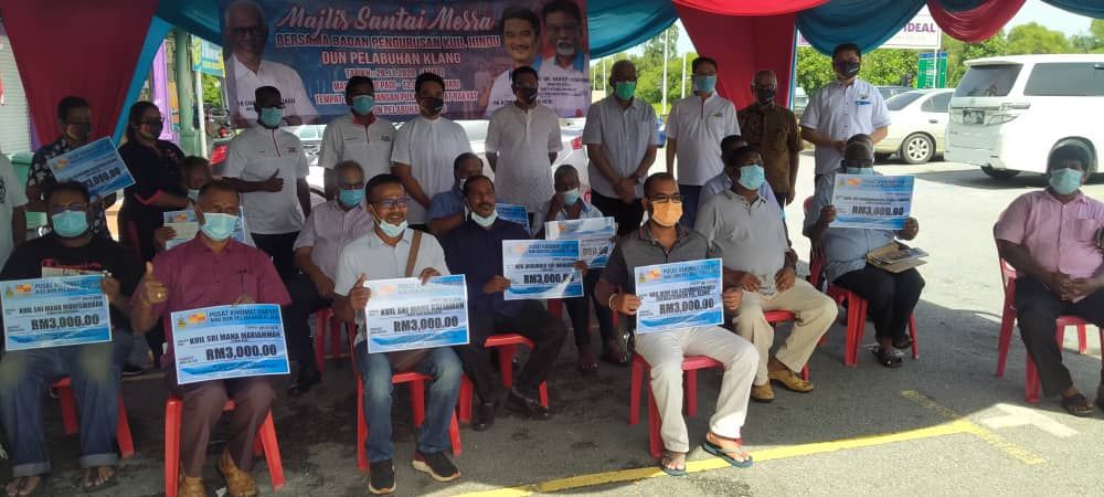 இந்து ஆலயங்களுக்குக் கோலக் கிள்ளான் சட்டமன்ற உறுப்பினர் அஸ்மிஷாம் ஷாமான் ஹுரி நிதி