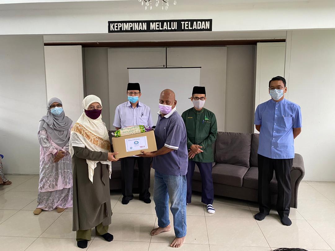 Mais agih 1,000 set makanan kering kepada mangsa banjir Hulu Langat, Sepang