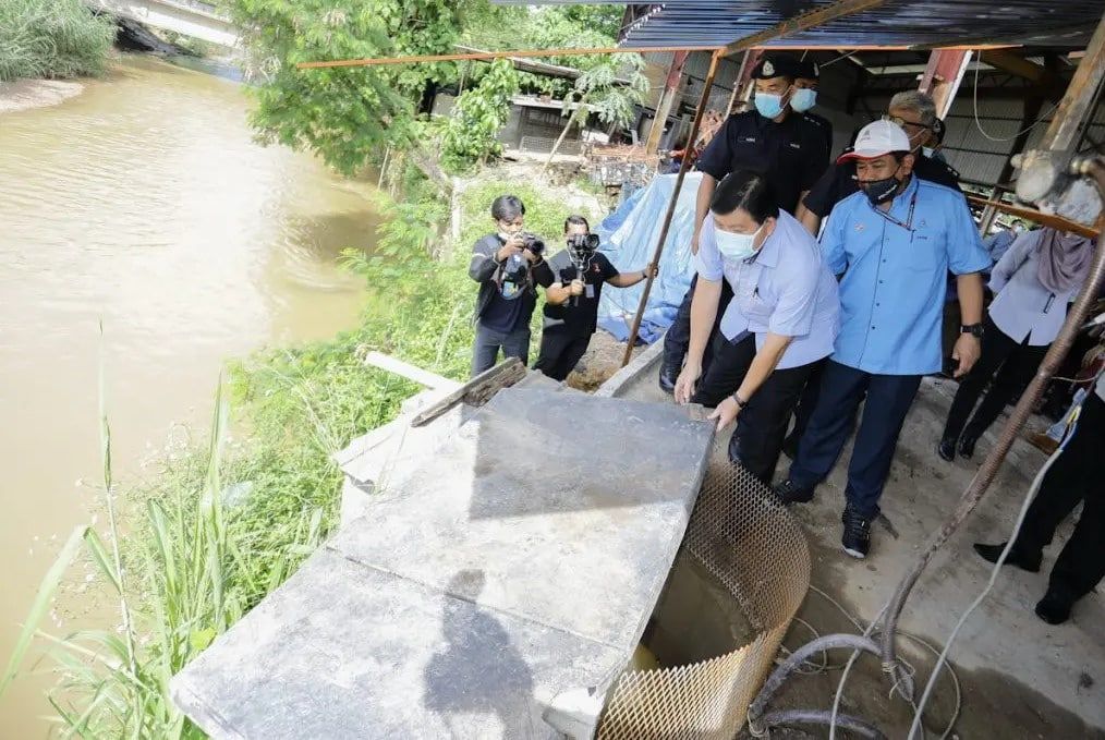 拆除万挠河畔2重型机械厂  避免成河流污染“计时炸弹”