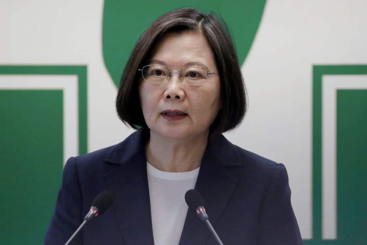 Taiwan president apologies to Malaysian family over daughter's death