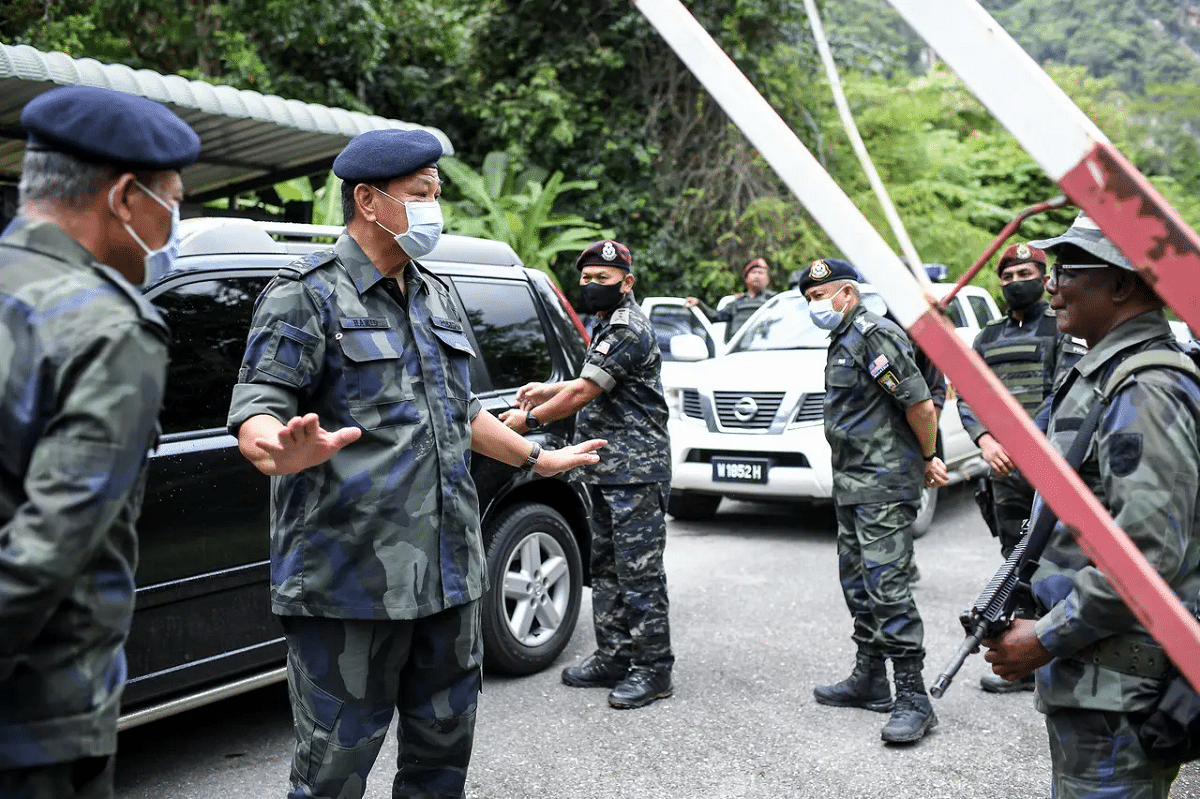 Police intensify search for remaining smugglers in shooting incident