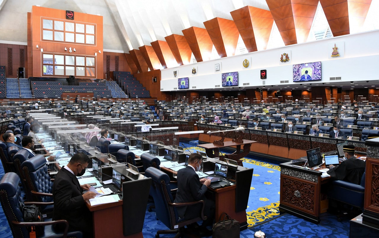 Parlimen bincang isu pendatang tanpa izin, senda agama