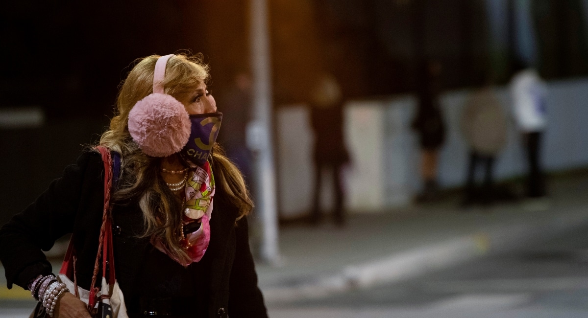 US hits 12 million Covid-19 cases as many Americans defy Thanksgiving travel guidance