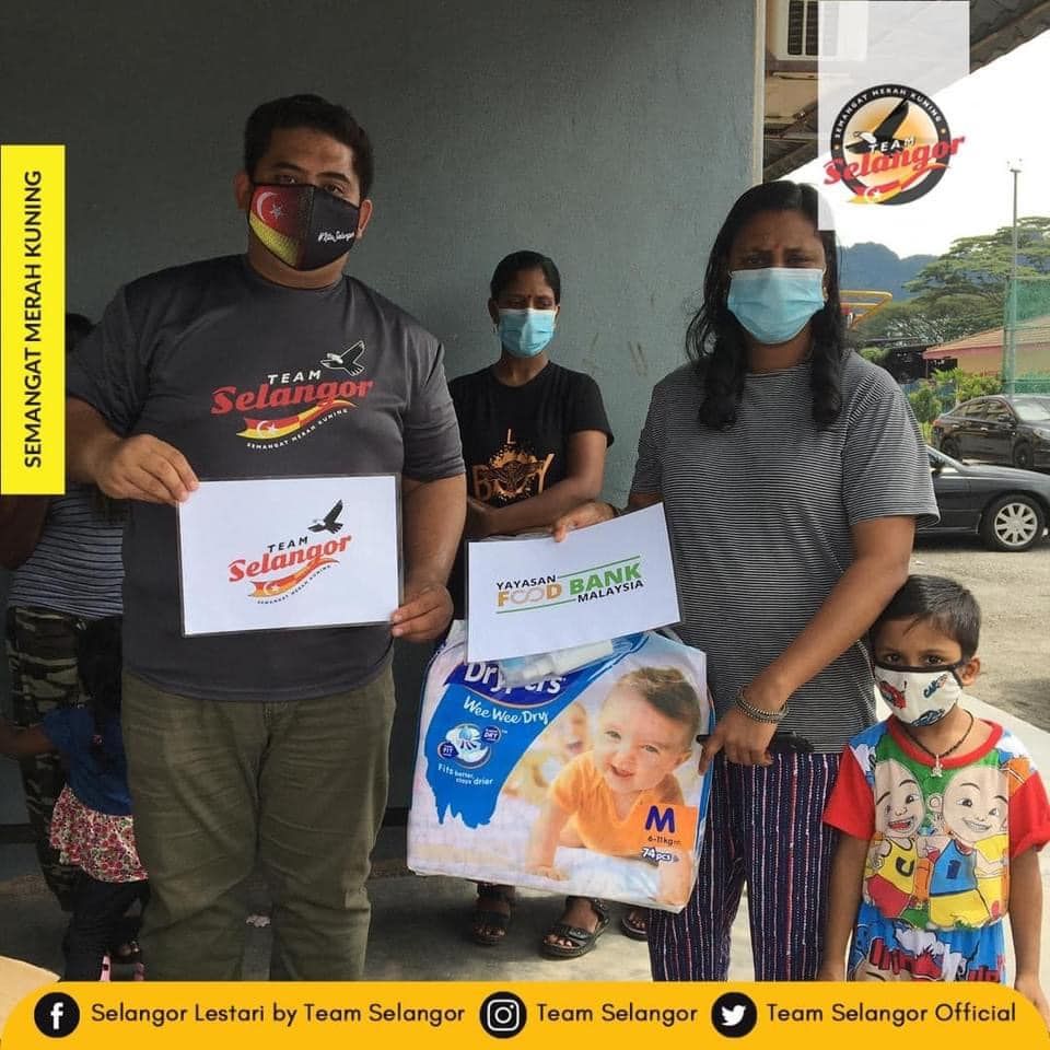 Team Selangor agih sumbangan di DUN Sungai Tua