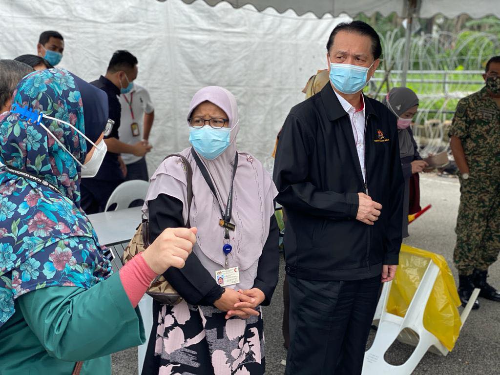 Dr Noor Hisham lawat kawasan PKPD asrama Top Glove