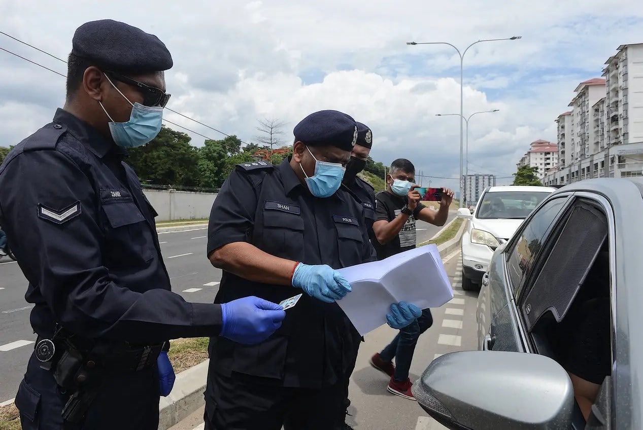 EMCO外出上班请备好两封信  雪总警长：免接罚单及被令折返