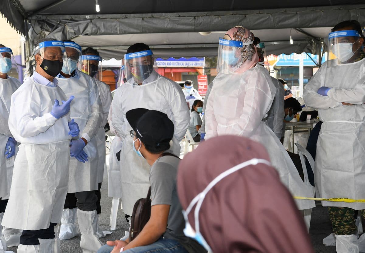 PM, MB visits EMCO area at Medan 88 Bandar Baru Salak Tinggi