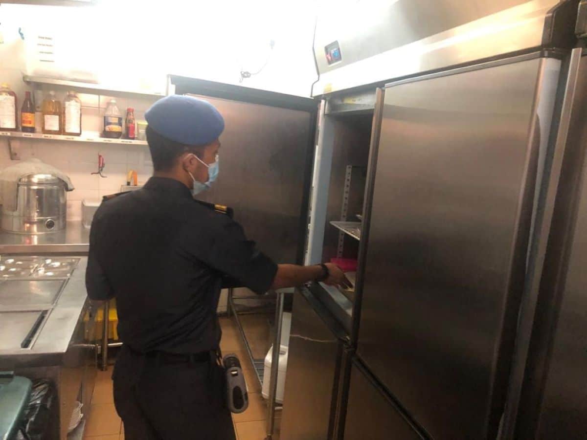 Selangor KPDNHEP inspects popular halal restaurant for allegedly serving pork