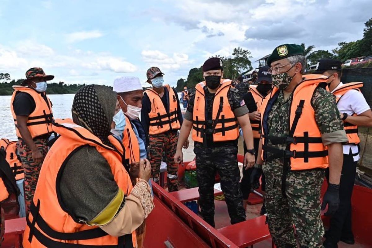 Agong joins SAR mission to locate teenager feared drowned in Sg Pahang