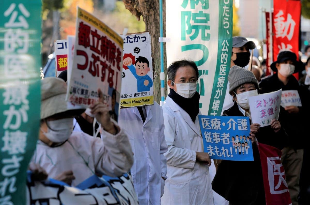 Japanese medical groups declare Covid-19 emergency