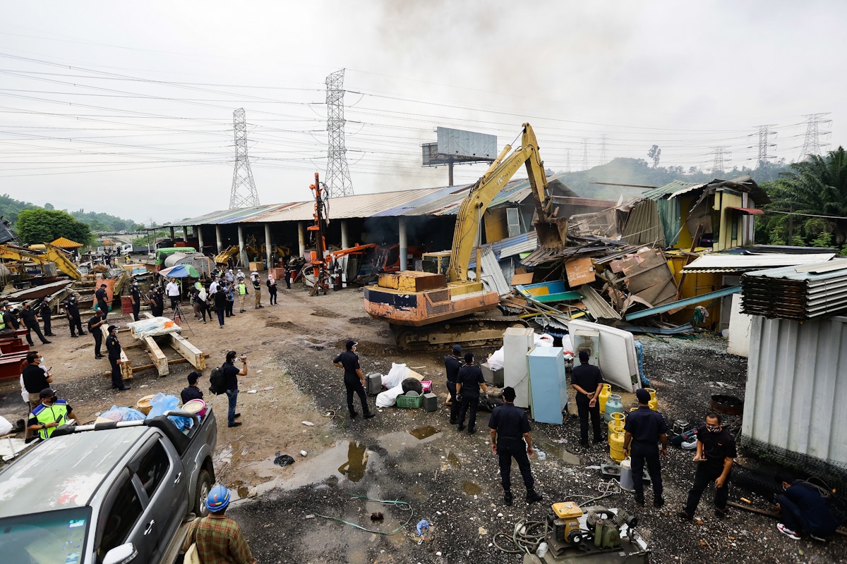 MPS demolish three more illegal premises to prevent river pollution