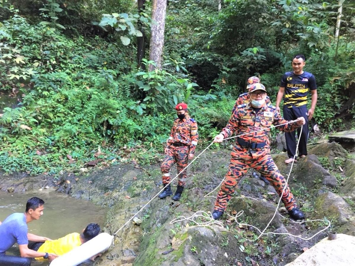 Selangor Fire Dept places water rescue equipment at high-risk areas