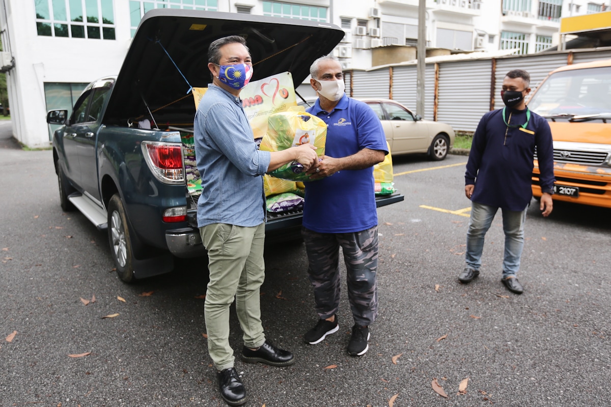 Terjejas Covid-19, DUN Kinrara salur bekalan makanan