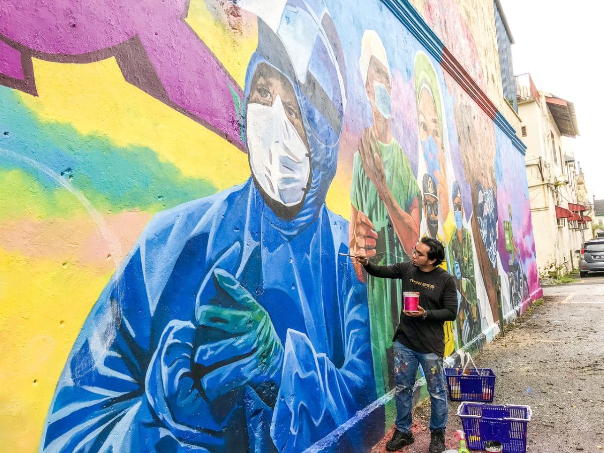UiTM graduate earns lucrative income from creating murals