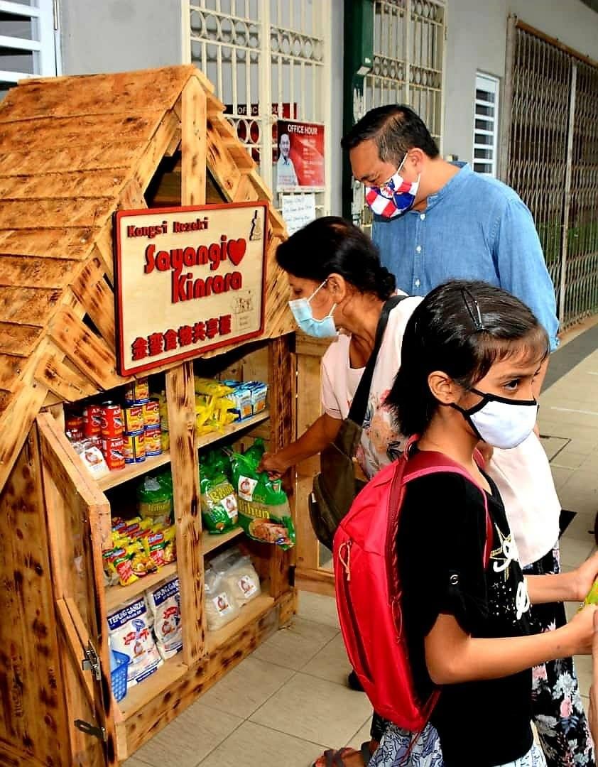 金銮区设免费食物共享柜  黄思汉：助人民获温饱