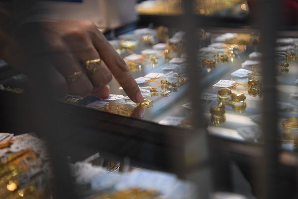 Penemuan vaksin Covid-19 faktor utama harga emas turun mendadak