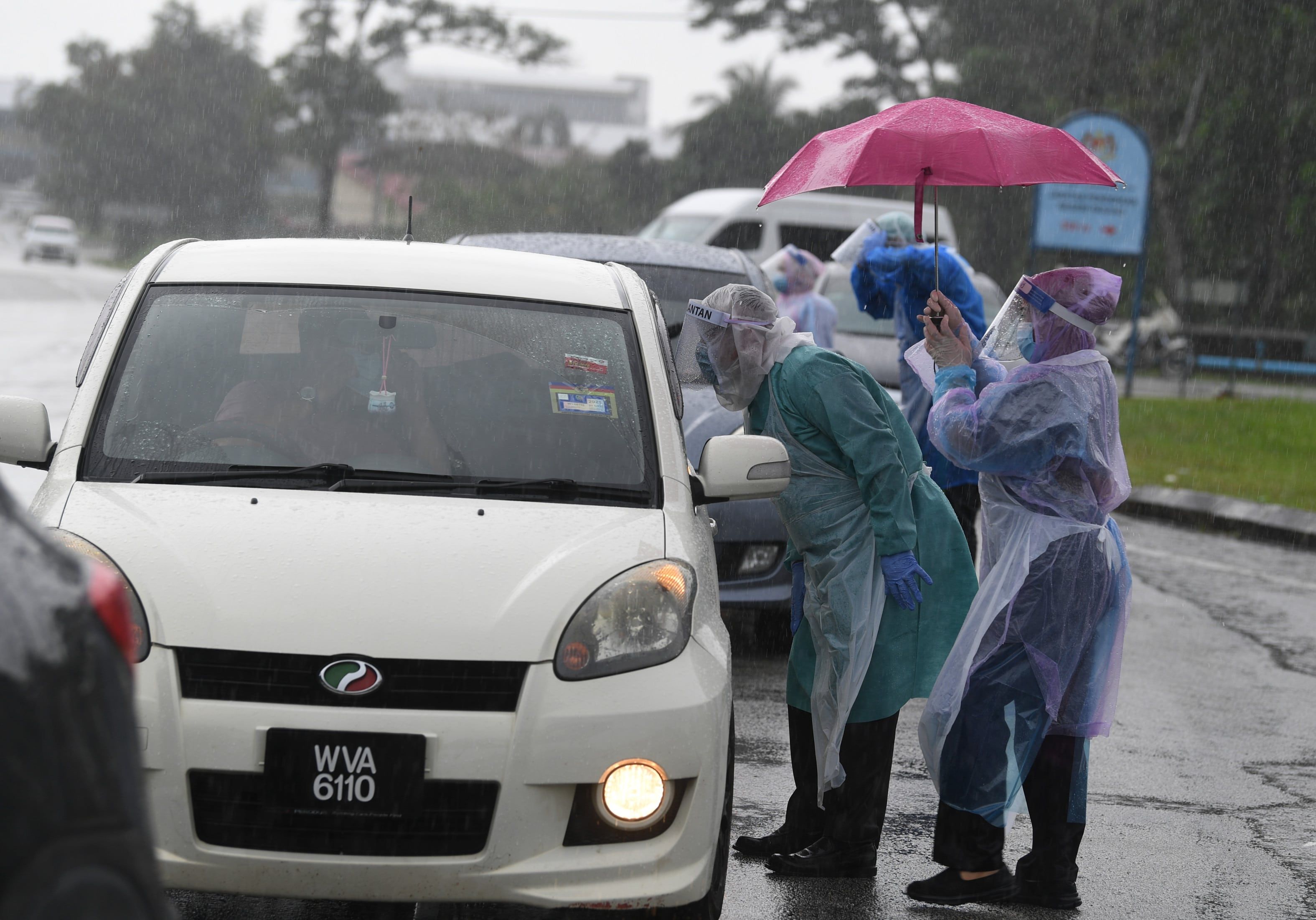 今增2985确诊添4死  我国活跃病例3.2万宗