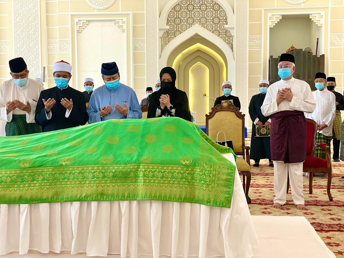 Sultan zahir takziah, sifatkan Tun Rahah isteri terbaik