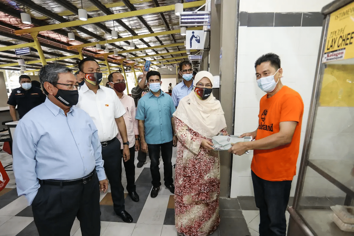 Local authorities urged to assist traders adopt e-wallet payment next year