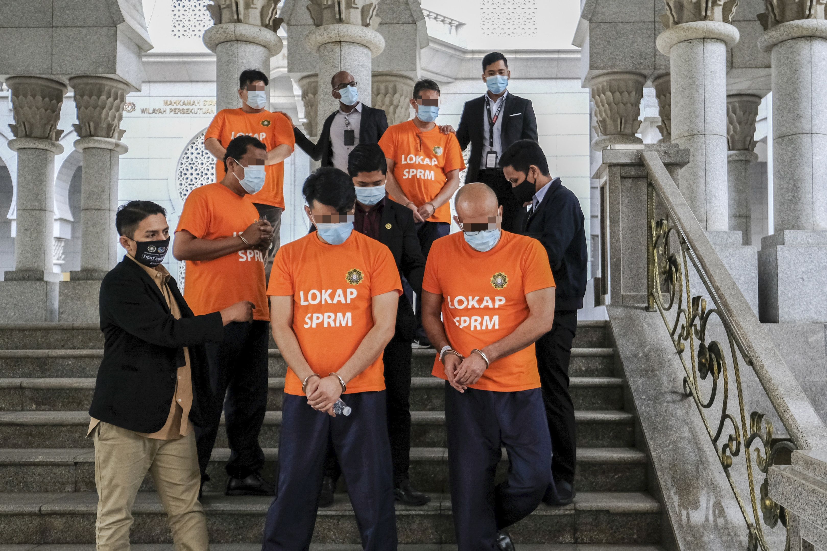 Rasuah: Lima individu termasuk TKP jabatan direman lima hari