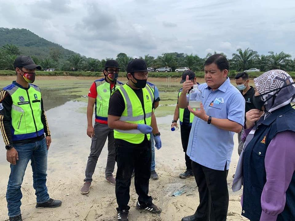 无牌养鱼场不当排污  许来贤：成雪河污染祸首
