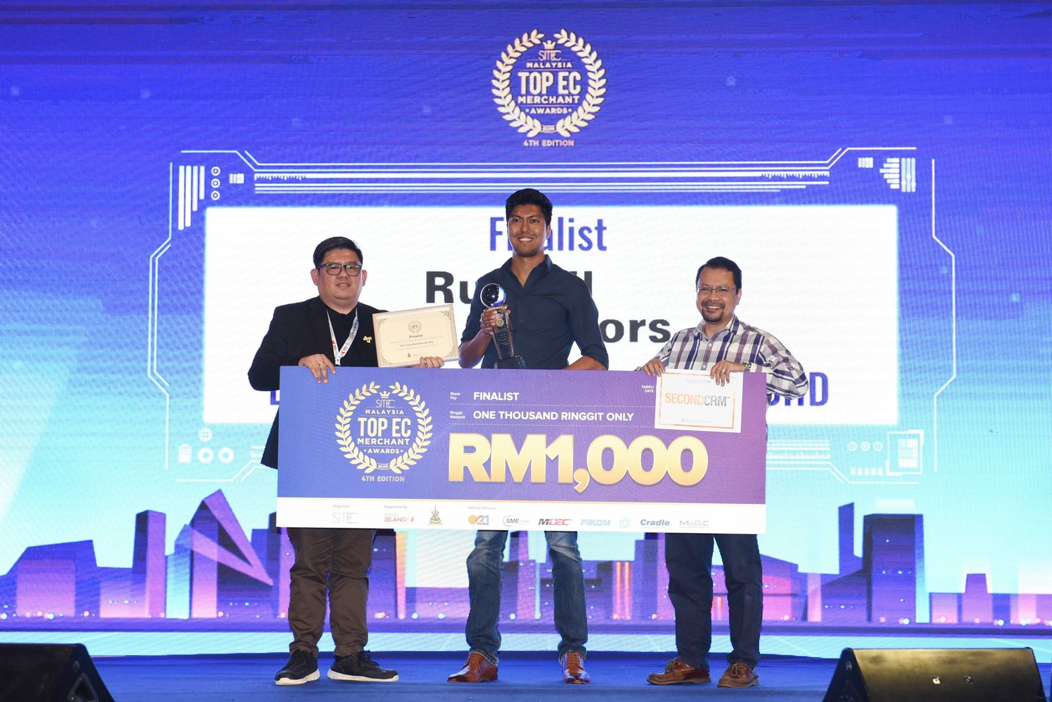 Black Dots Marketing pemenang Malaysia Top E-Commerce Merchant Award