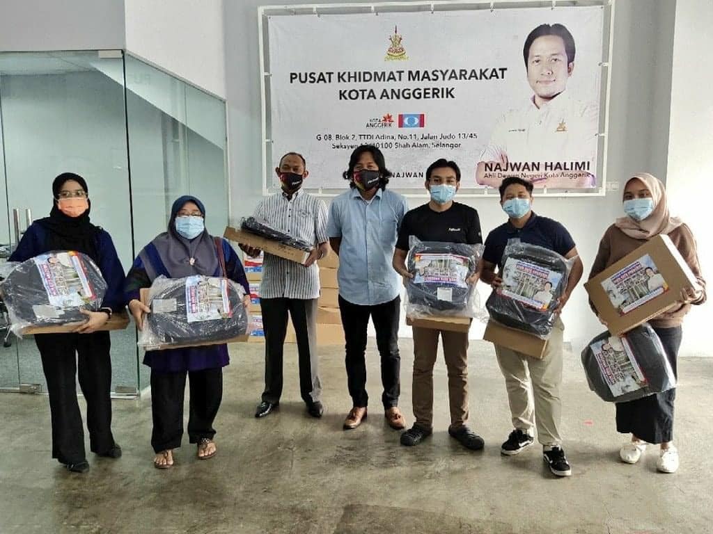 ADN Kota Anggerik sumbang 10 komputer riba, bantu anak B40