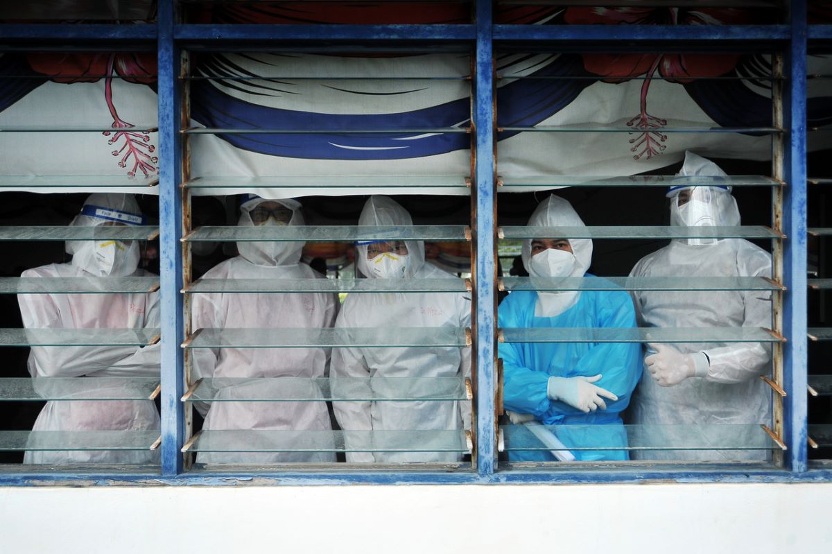 Majority of fully vaccinated infected frontliners showed mild symptoms — Dr Hishamshah