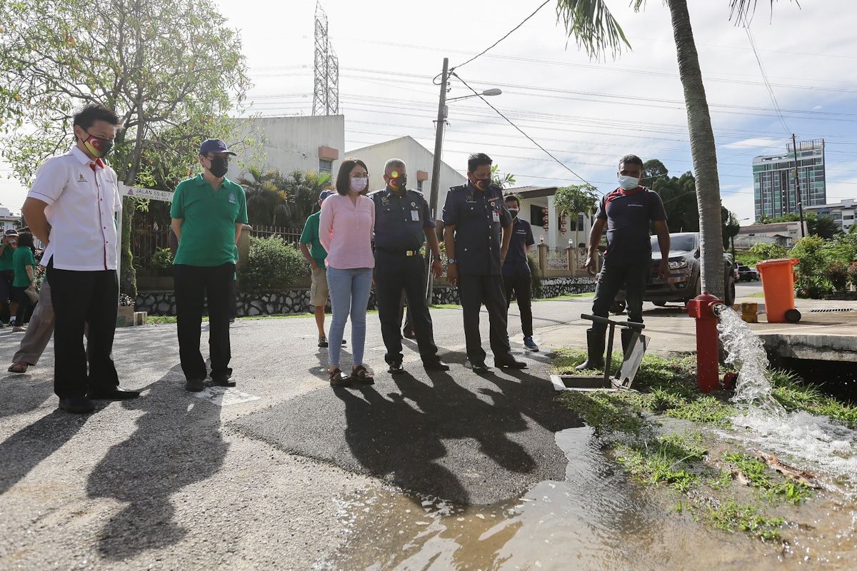 ADN Bandar Utama agih RM9,000 bantu tukar pili bomba