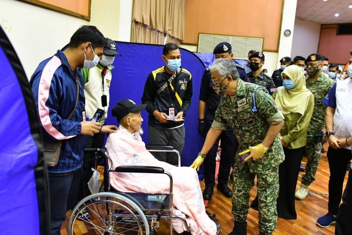 Agong wants authorities to ensure aid reaches flood victims in rural areas