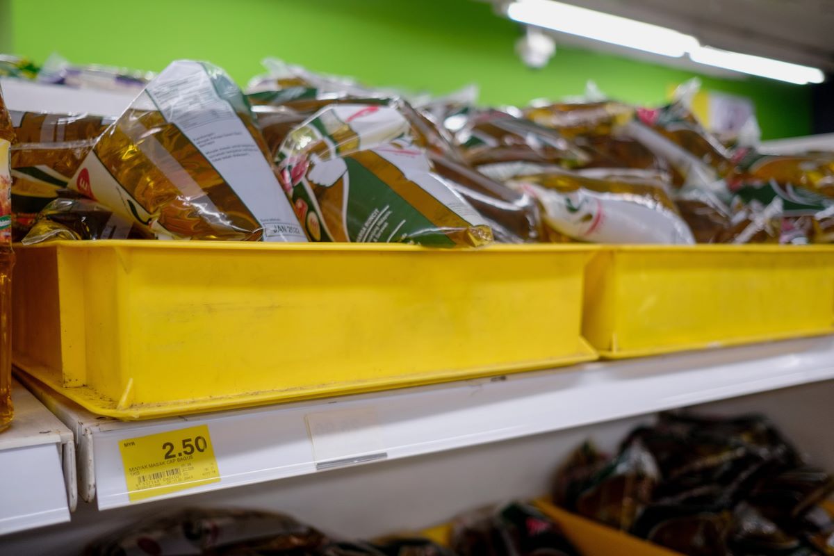 Govt to maintain subsidy for cooking oil in 1kg packets