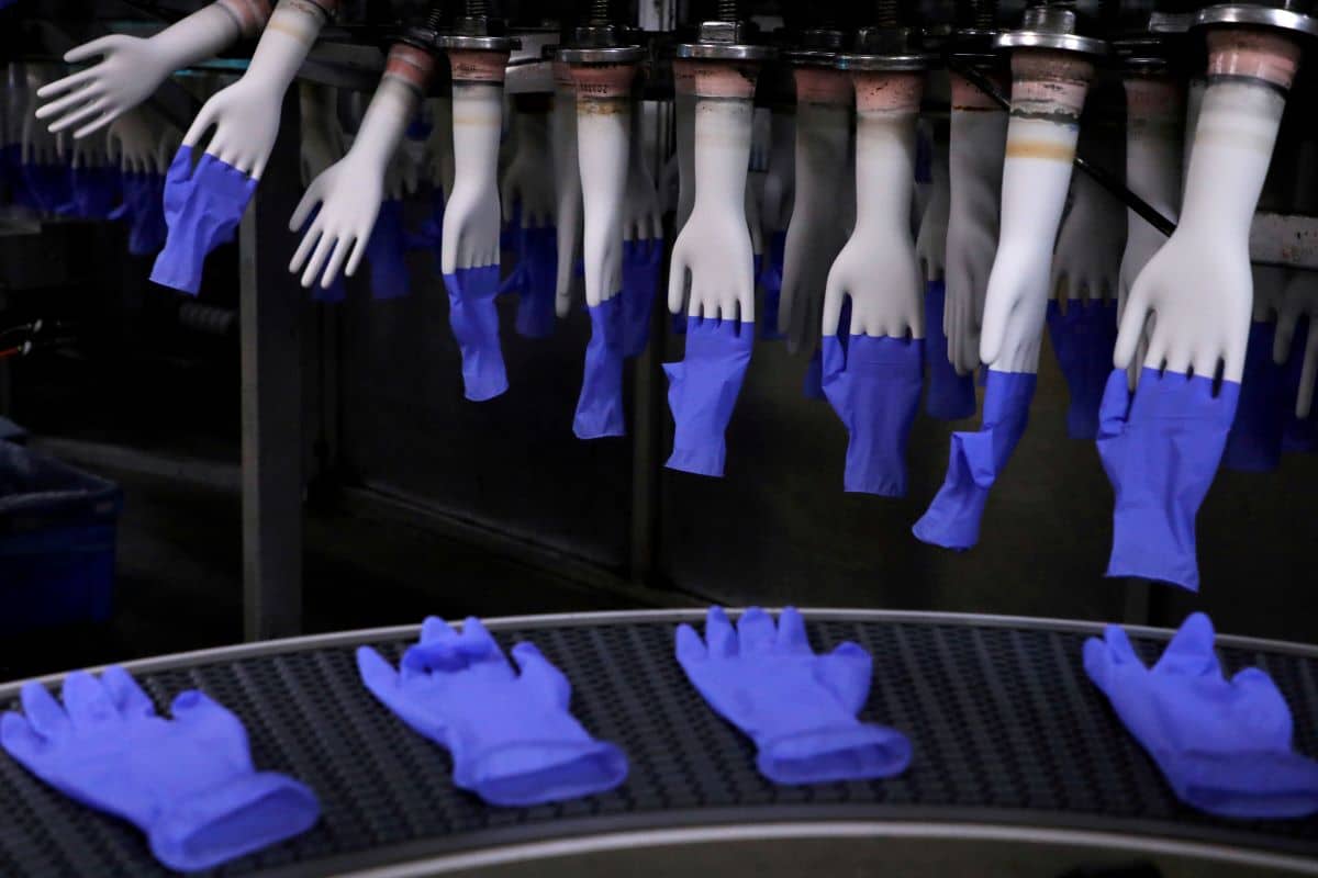 Rubber glove industry to contribute over RM12 bln in export revenue this year