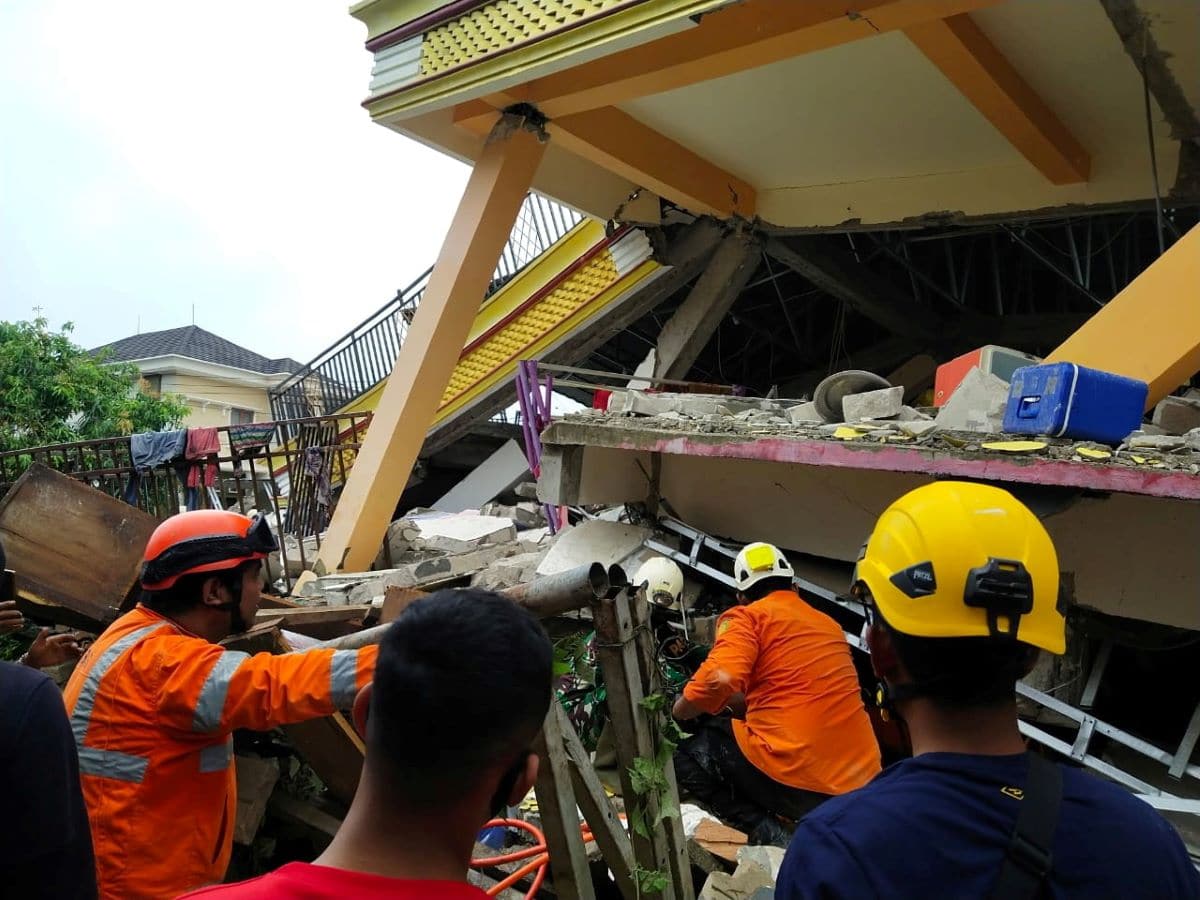 Three dead, 24 injured in West Sulawesi quake