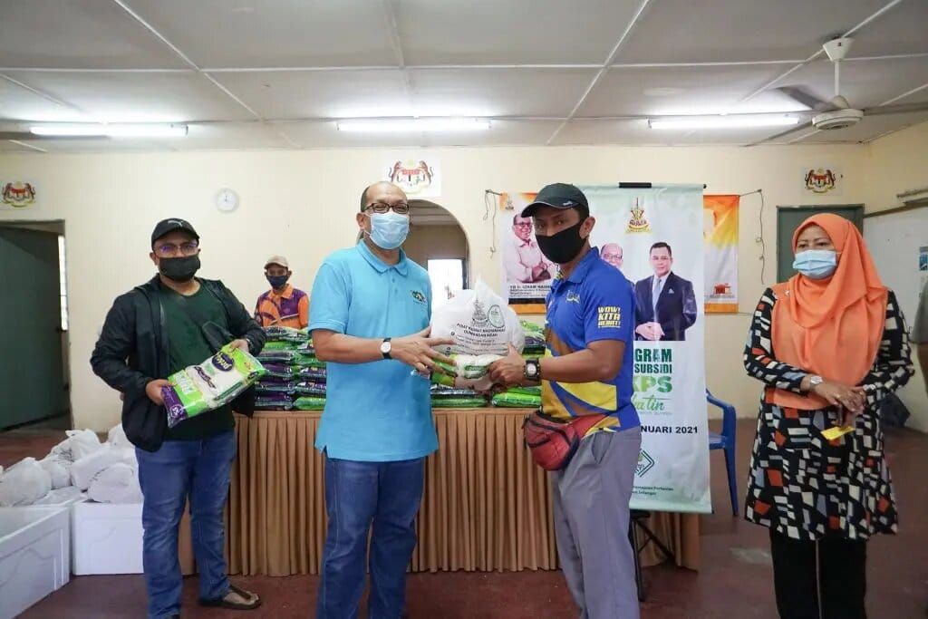 பண்டான் இண்டாவிலுள்ள 1,000 குடும்பத்தினர் அடிப்படை உணவுப் பொருட்களை பெற்றனர்