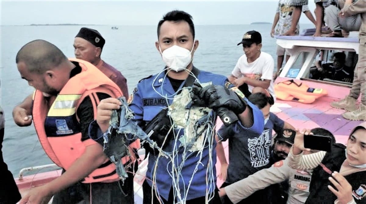 Indonesia rescue teams scour sea for crashed plane amid poor weather