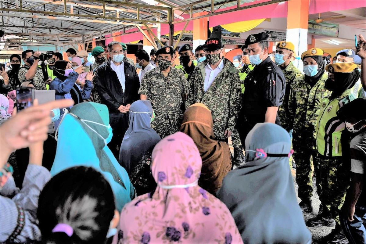 No Covid-19 cases detected at flood relief centres — Ismail Sabri