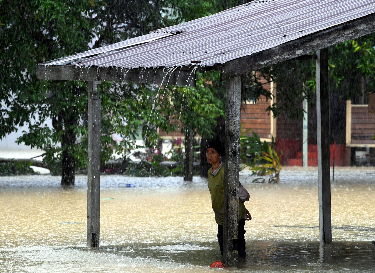 Mangsa banjir Johor, Pahang terus meningkat tengah hari