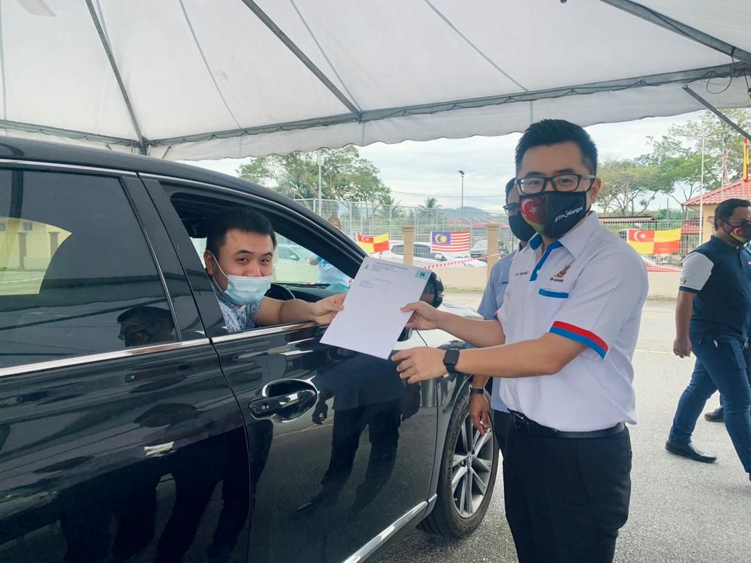 Selepas 25 tahun menanti, pembeli terima surat hak milik tanah