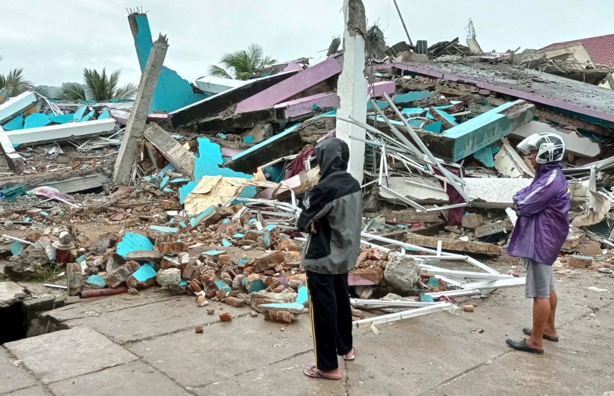 Warning of bigger quake, tsunami in West Sulawesi