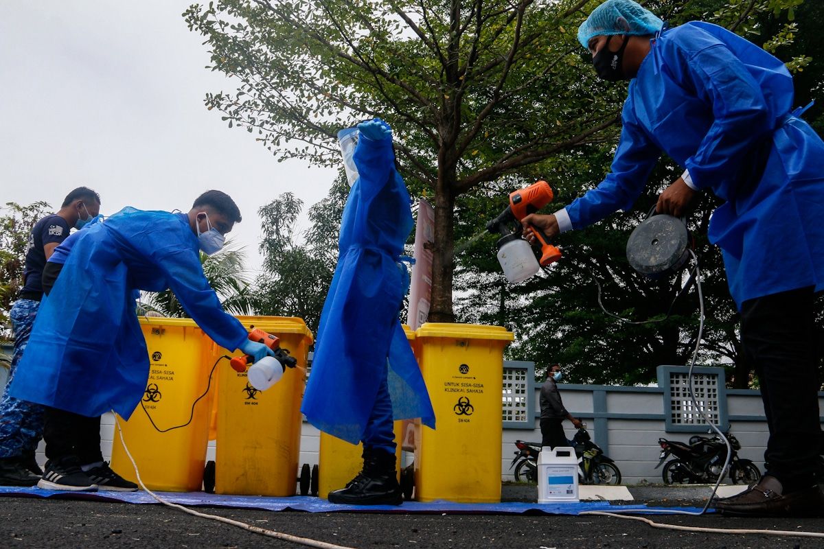 தடுப்பூசி பெற்றும் நோய்த் தொற்று கண்ட 4,761 முன்களப் பணியாளர்களுக்கு மோசமான பாதிப்பு இல்லை