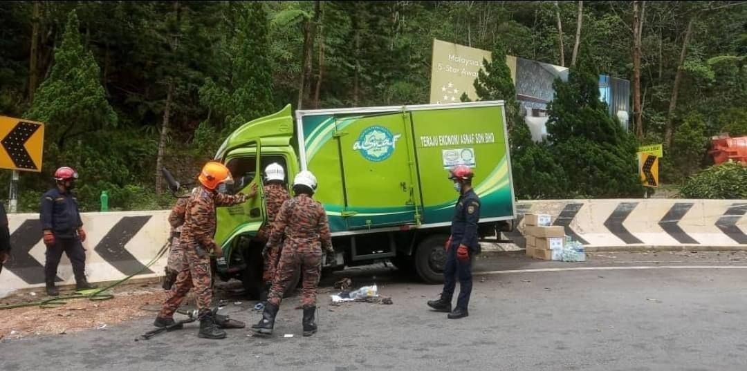Dua peserta misi bantuan banjir Mais ke Temerloh kemalangan