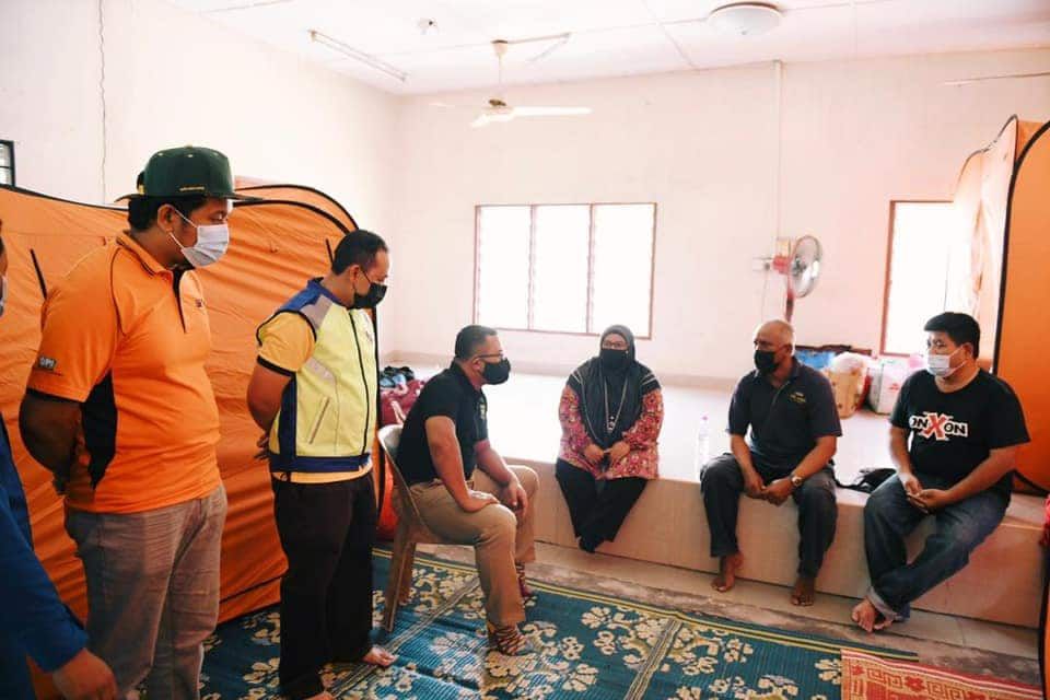 MB hulur sumbangan kepada mangsa kebakaran di Gombak