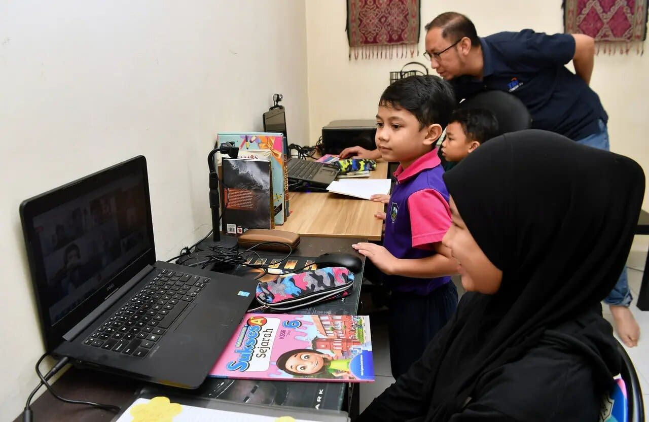 மடிக்கணினிக்கான  விண்ணப்பங்கள் பரிசீலனையில் உள்ளன- புக்கிட் மெலாவத்தி சட்டமன்ற உறுப்பினர் தகவல்