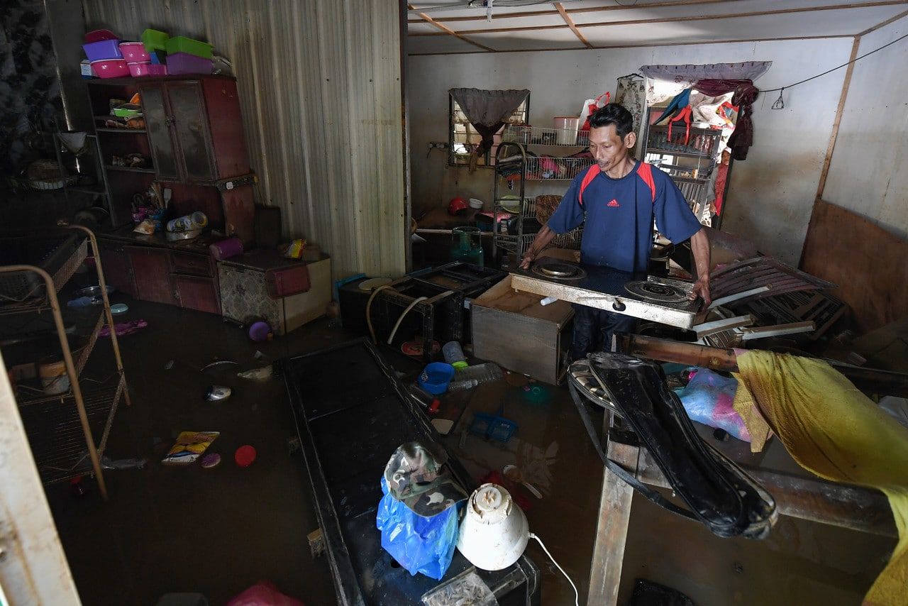 12 bank tawar bantuan untuk mangsa banjir