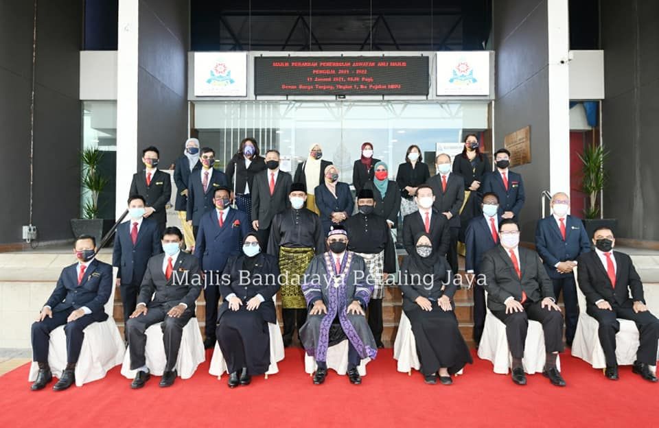 சிலாங்கூரிலுள்ள 12 ஊராட்சி மன்றங்களில்  56 இந்திய பிரதிநிதிகள்