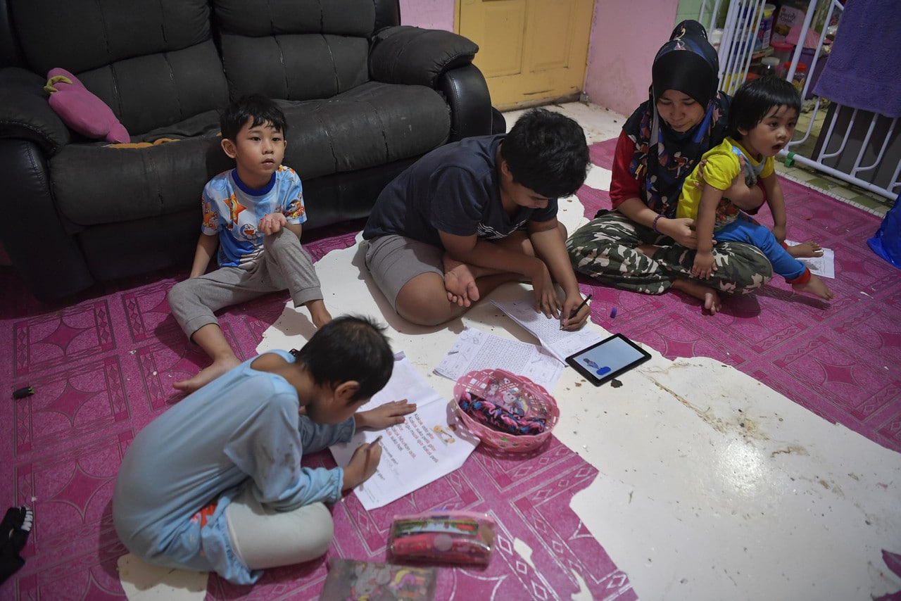 Pendekatan PdPR diubah, ibu bapa ambil tugasan anak di sekolah