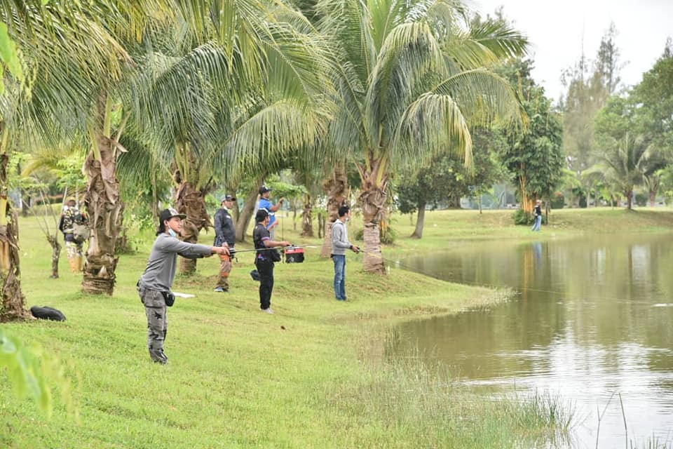 100 individu sertai program memancing di Tasik Unisel Bestari Jaya