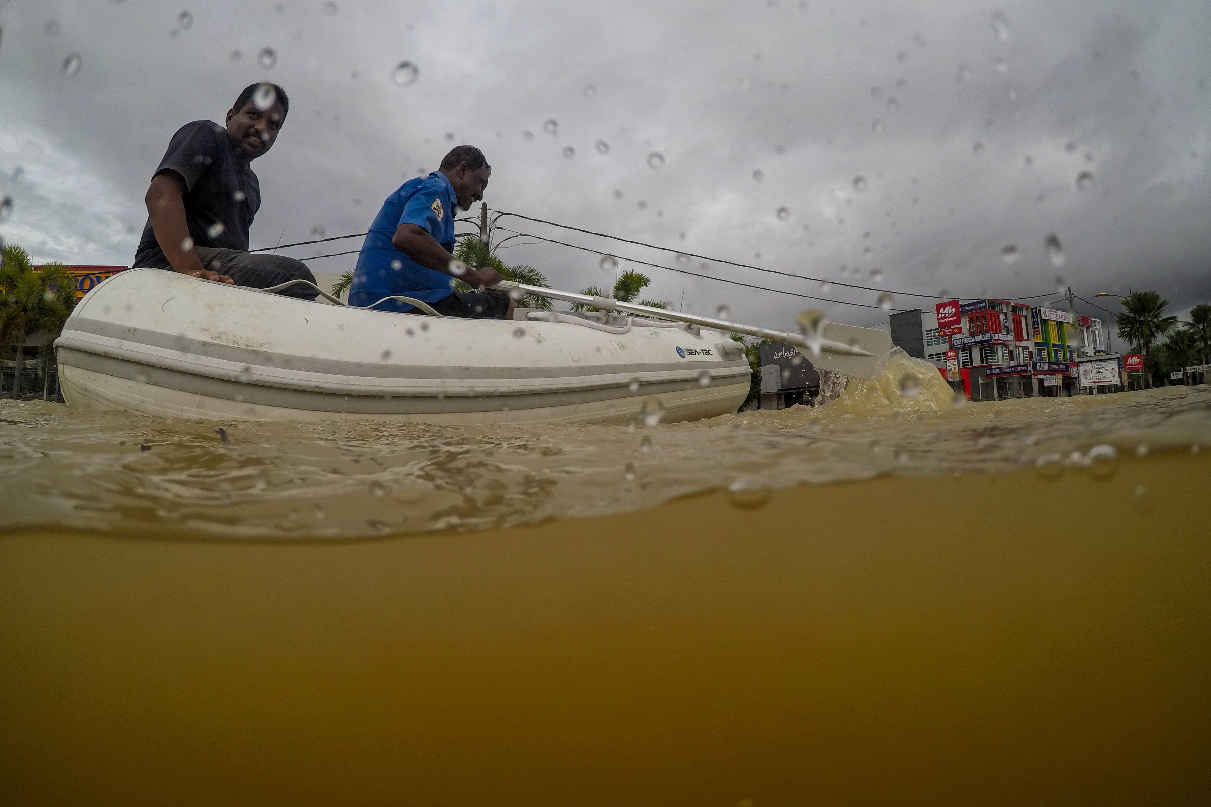 Banjir makin buruk, hampir 50,000 mangsa dipindah ke PPS