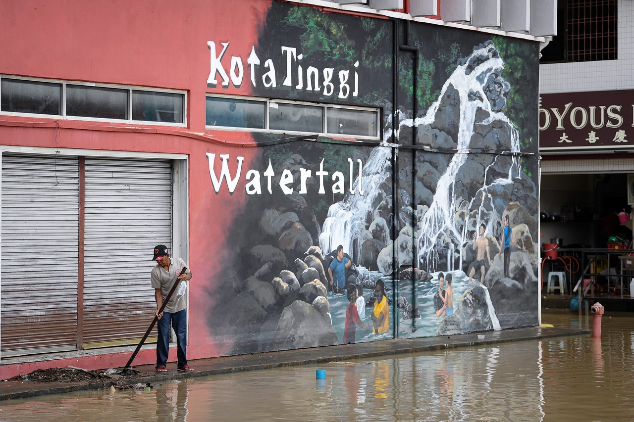 Banjir belum surut, peniaga nasi campur hilang punca rezeki