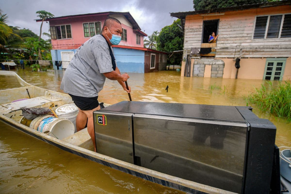 Floods in Sarawak: One PPS with 33 victims still active